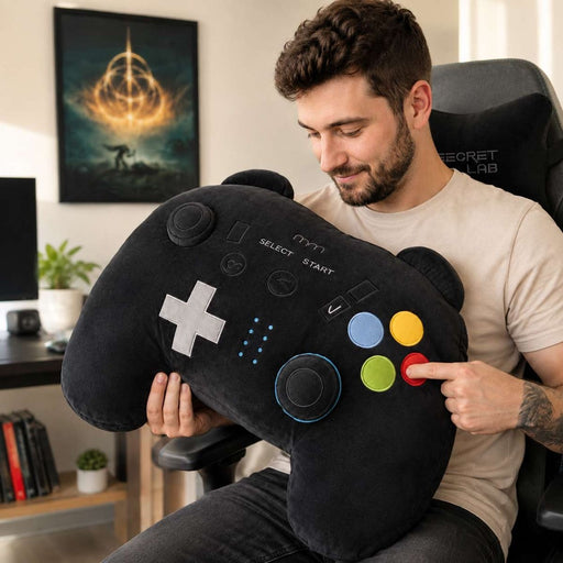 Gamepad Kissen aus Plüsch mit Steuerkreuz und bunten Knöpfen